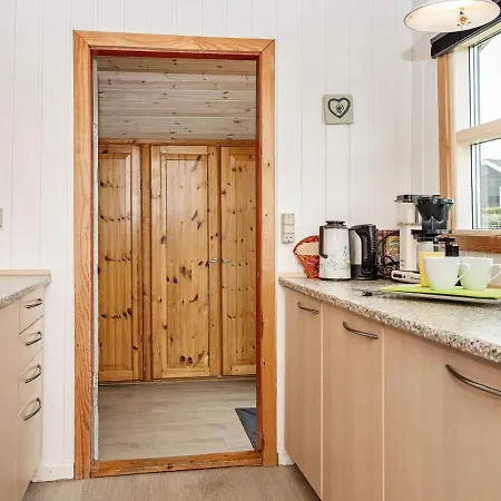 Two-bedroom In Juelsminde 7 *