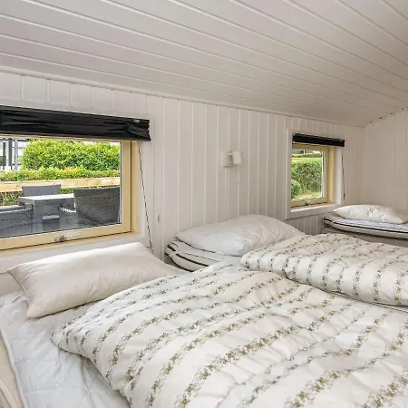 Two-bedroom In Juelsminde 7 *